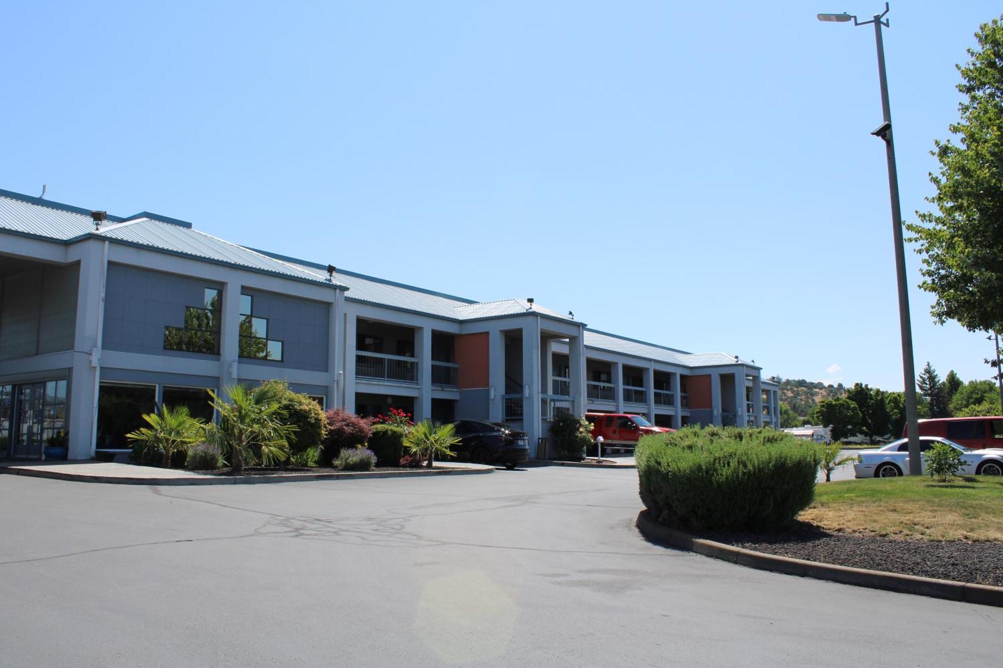 Americas Best Value Inn - Phoenix / Ashland Exterior photo